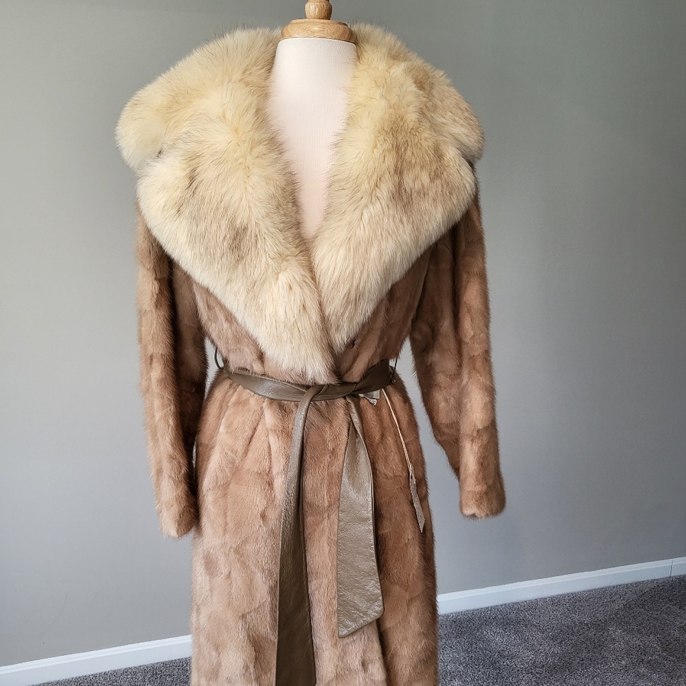 Richland Furs Pastel Mink Oval Stroller With Fox Collar